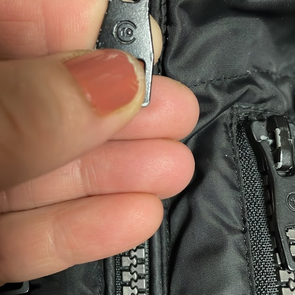 Derek lam puffer jacket with zip sides and 4 pocket front - Picture 3 of 12